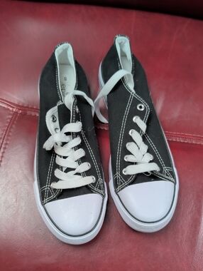 Epic Step Black White Women's Fashion Sneakers Shoes Size 8 Nwot